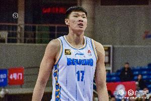 开云平台-有攻有传表现不错！范子铭15中7贡献17分7篮板4助攻