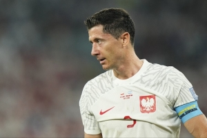 波兰新帅：剥夺莱万袖标是错误的，他的出色数据可不是在沙特踢的