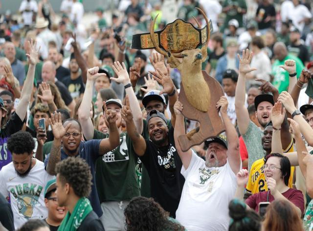 1635317741807013749.jpg Bucks_Parade_Basketball_22601.jpg