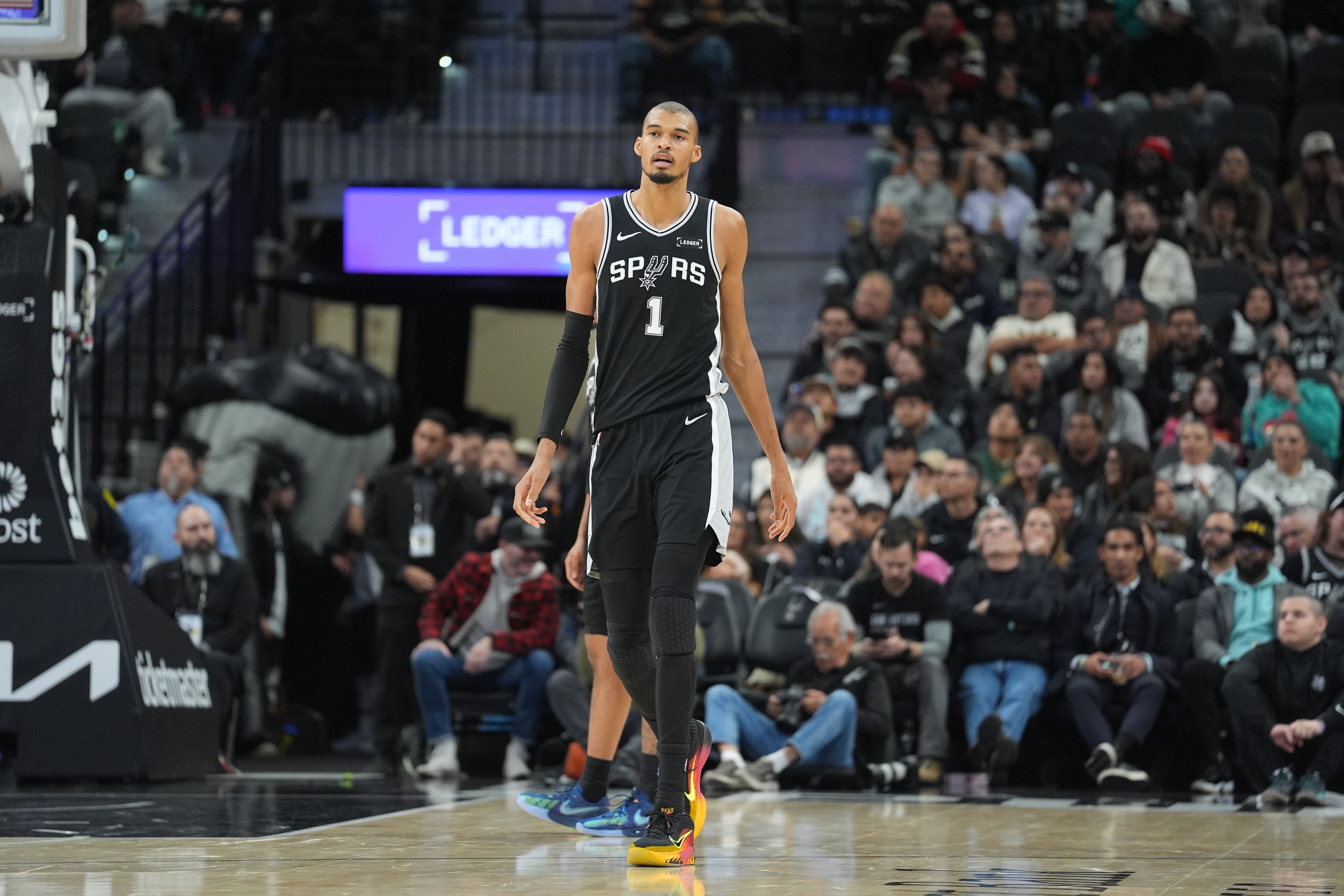 开云体育官网-高效表现统治攻防！文班14中9&amp;三分9中5 砍下29分11板6助2断3帽