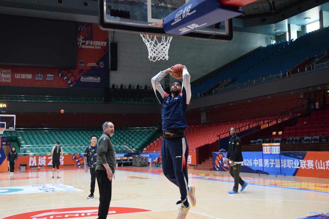 kaiyun-新援琼斯迎常规赛首秀！5日晚客战广州，高速男篮力争马年开门红